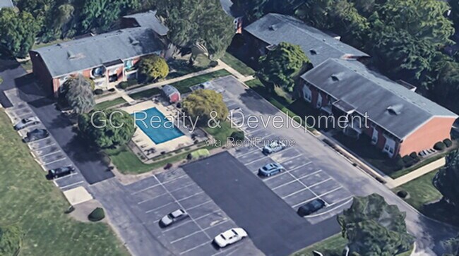 Building Photo - 12 Simpson St