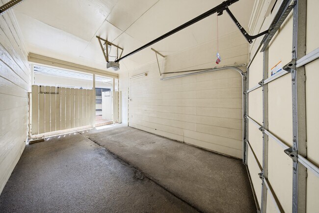 Building Photo - 727 Bunker Hill Rd