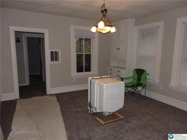 Building Photo - 33 N Hellertown Ave