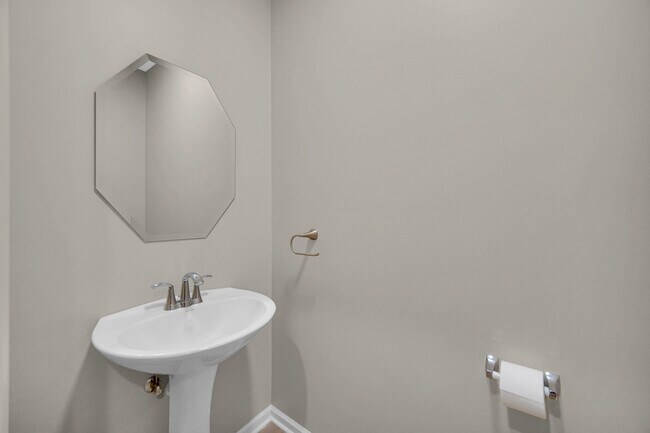 Building Photo - 1115 Goldfinch Ave