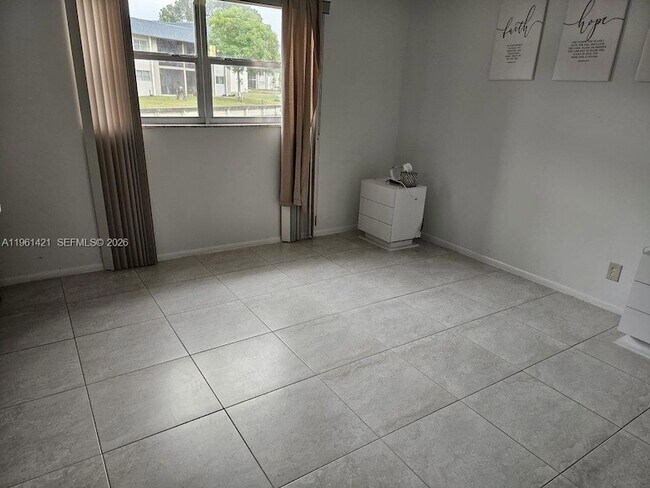 Building Photo - 8020 S Colony Cir