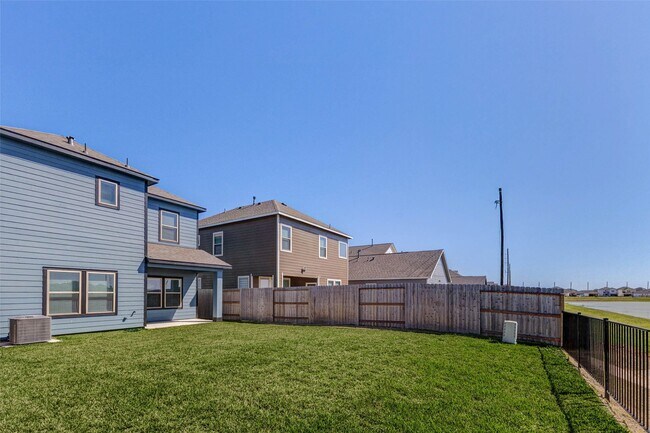 Building Photo - 1038 Elsinore Dr