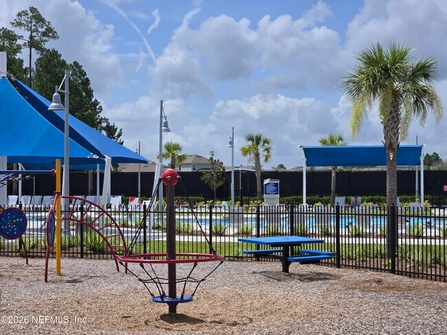 Building Photo - 835 Silver Pine Dr