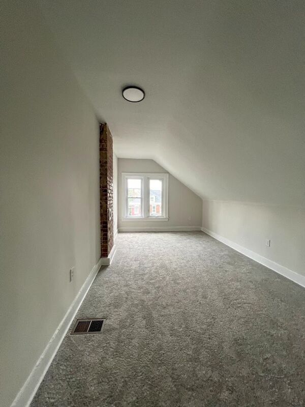 Building Photo - 927 S Champion Ave