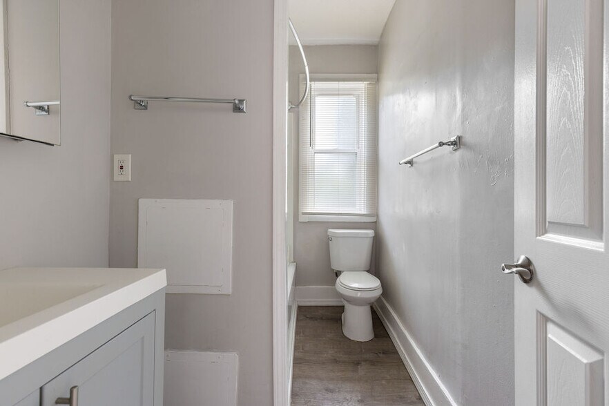 Building Photo - 1889 W 48th St