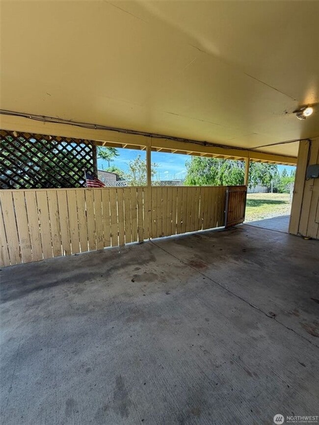 Building Photo - 511 Castle Dr