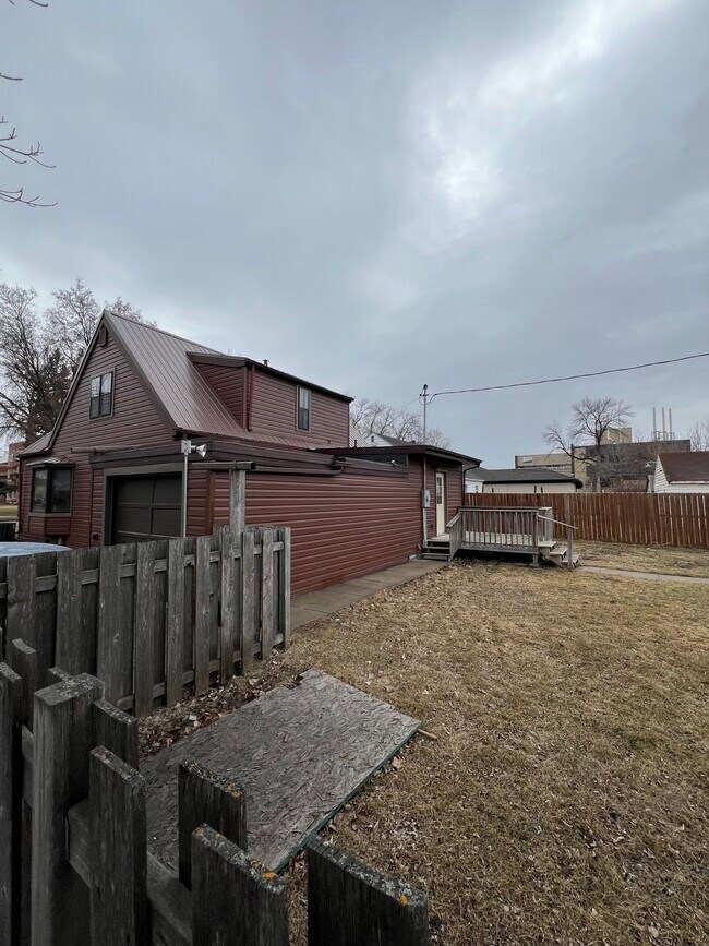 Building Photo - 2302 2nd Ave N