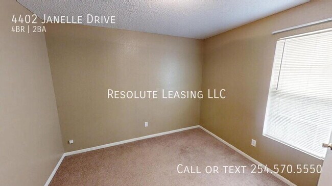 Building Photo - 4402 Janelle Dr