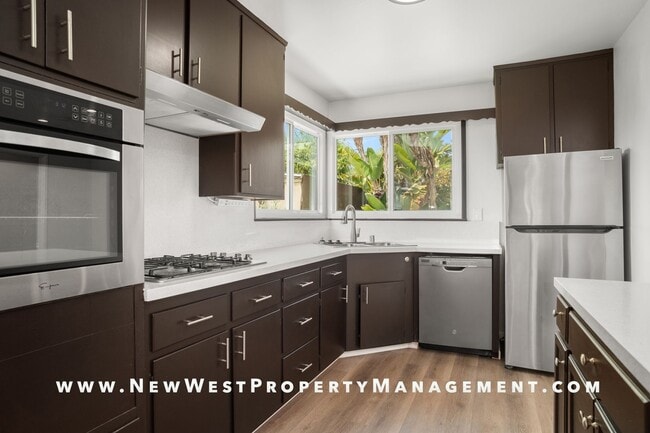 Building Photo - Upgraded Oceanside 3 Bedroom, Available Now! Small Pet OK!