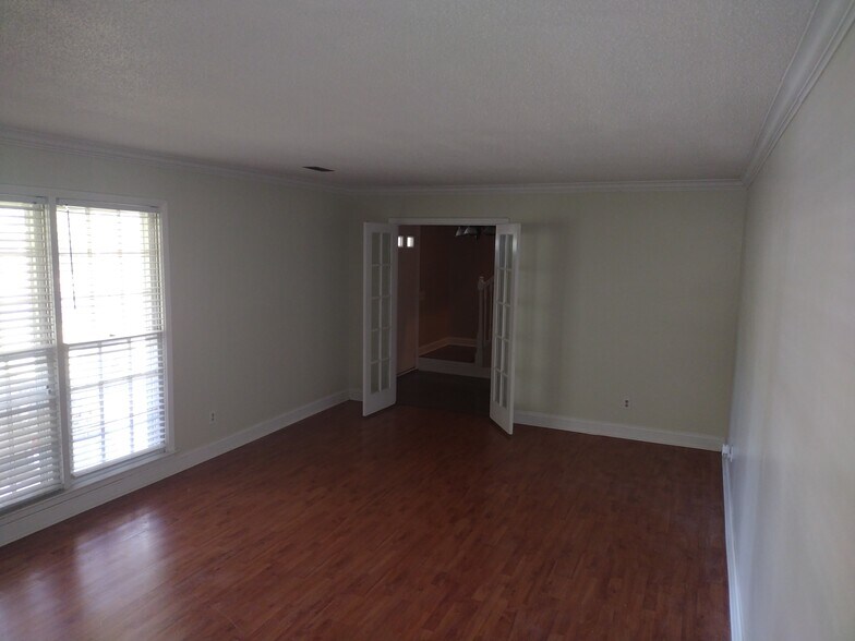 Living room - 107 Via Eldorado Dr