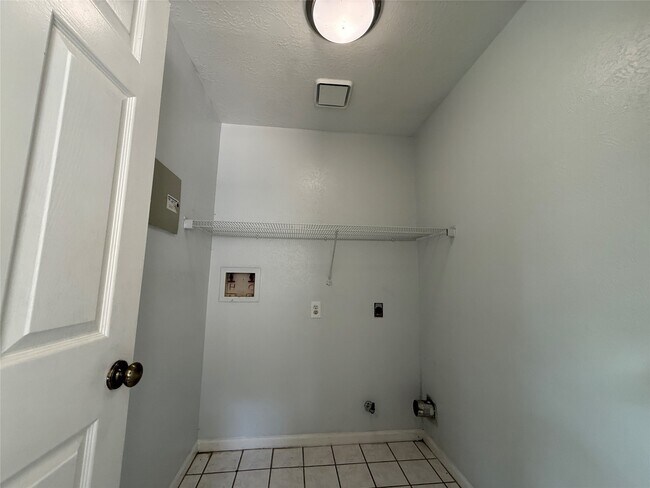 Building Photo - 4330 Meadow Springs Dr