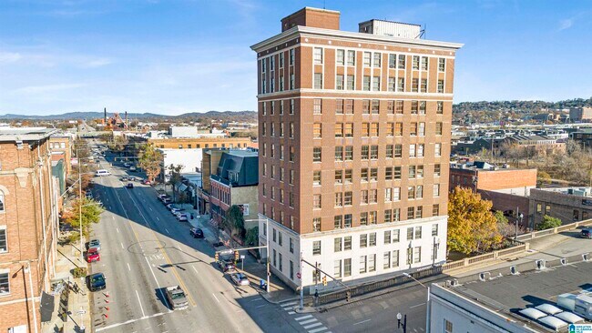 Building Photo - 2201 1st Ave N