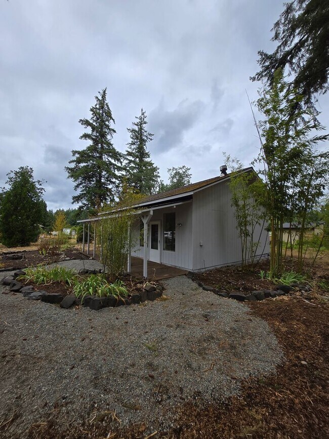 Building Photo - 1 Bedroom 1 bathroom in Rainier