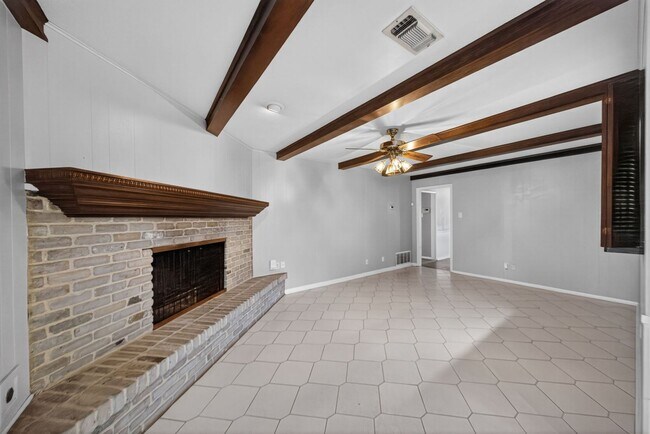 Building Photo - Beautifully refreshed 3-bedroom, 2-bath ranch-style home, located in the sought-after Colonies No...