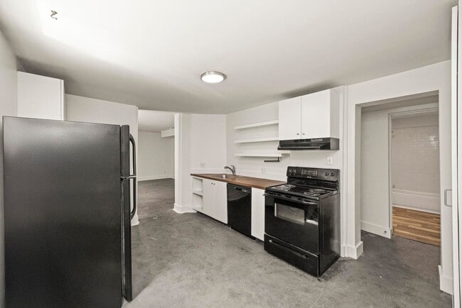 Building Photo - 611 S 14th St