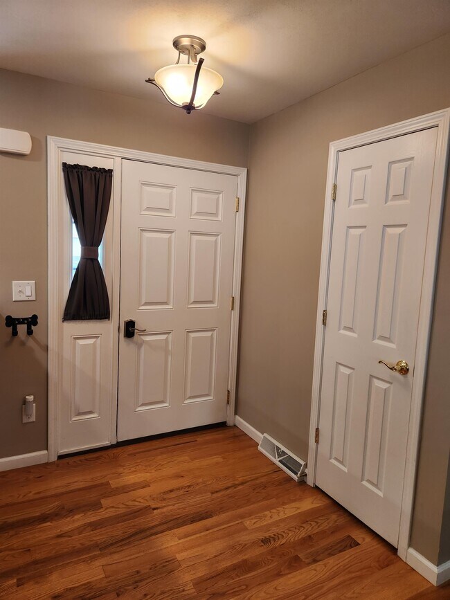 Building Photo - 8355 Nates Ln