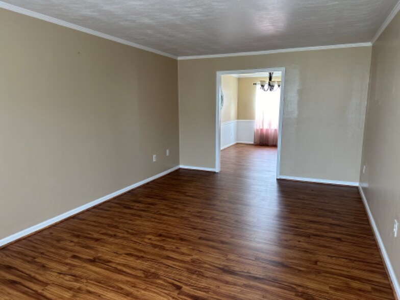 Building Photo - 1705 River Rock Arch