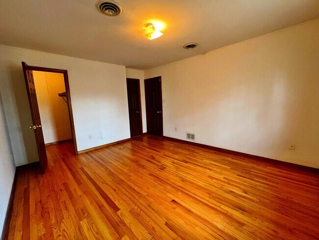 Building Photo - Colonial on Large Wooded Lot