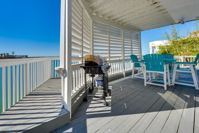 Building Photo - 15237 Isabella Ct