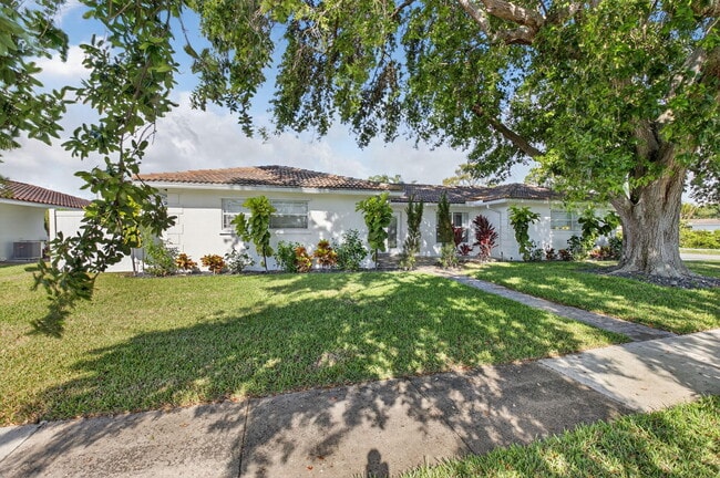 Building Photo - 1010 SW 2nd St