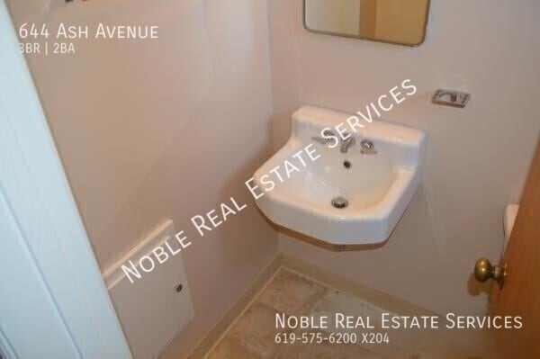 Building Photo - 644 Ash Ave