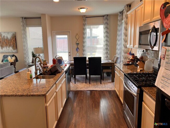 Building Photo - 533 Summersweet Rd