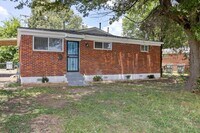 Building Photo - 2800 Tarbora Ave