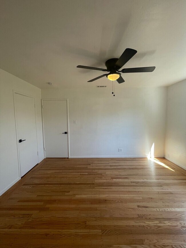 Building Photo - AVAILABLE NOW! 3 BEDROOM/2 BATH IN FAIRFIELD