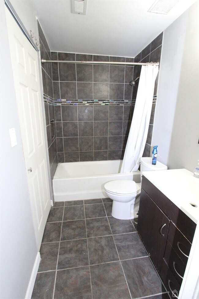 Building Photo - 604 Ravens Crest Dr