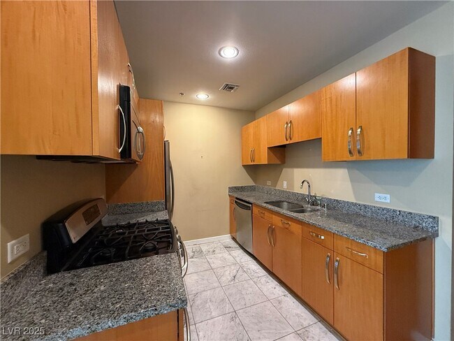 Building Photo - 4575 Dean Martin Dr