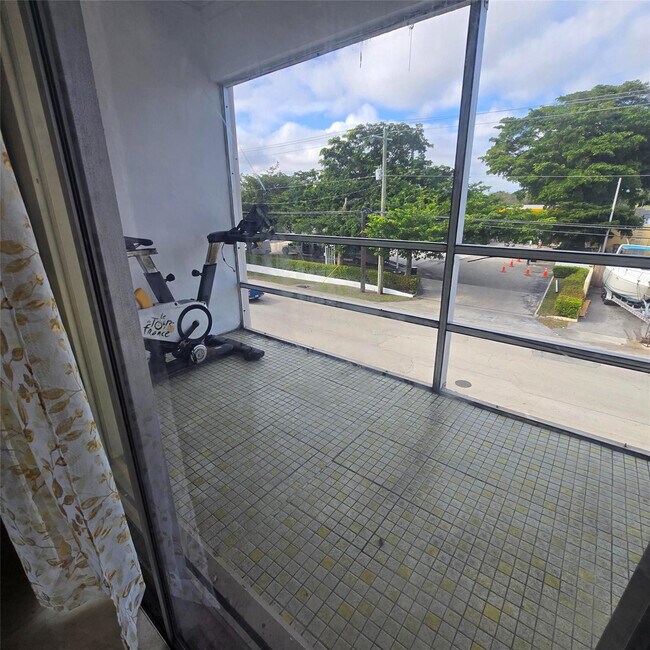 Building Photo - 2301 NE 14th Street Causeway