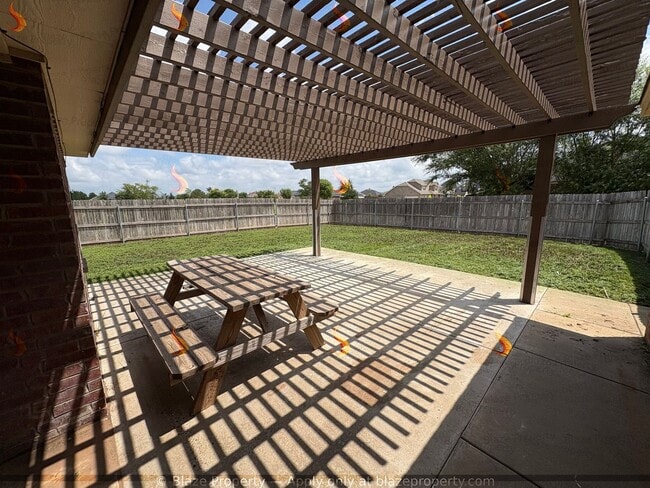 Building Photo - Charming Corner Lot Home in Desirable City View