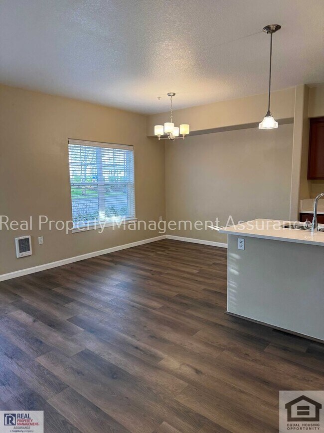 Building Photo - 10651 NE Red Wing Way