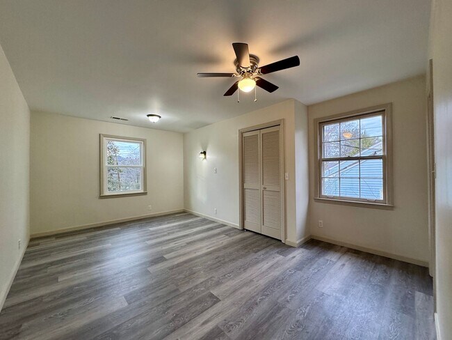 Building Photo - 1820 Tunnel Blvd