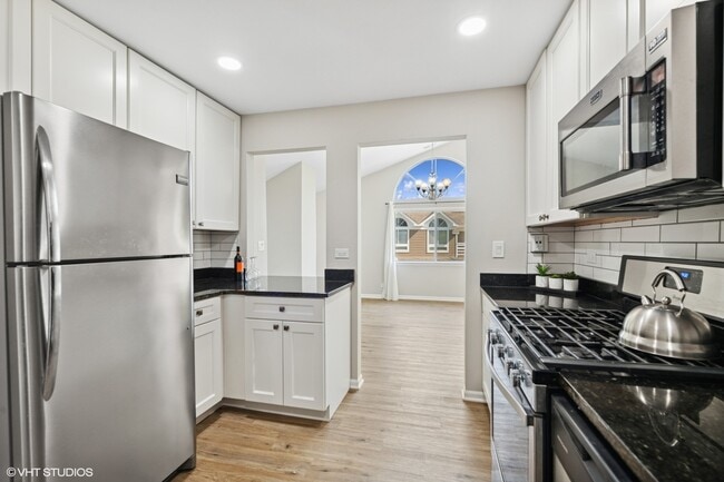 Building Photo - 1048 Courtland Dr