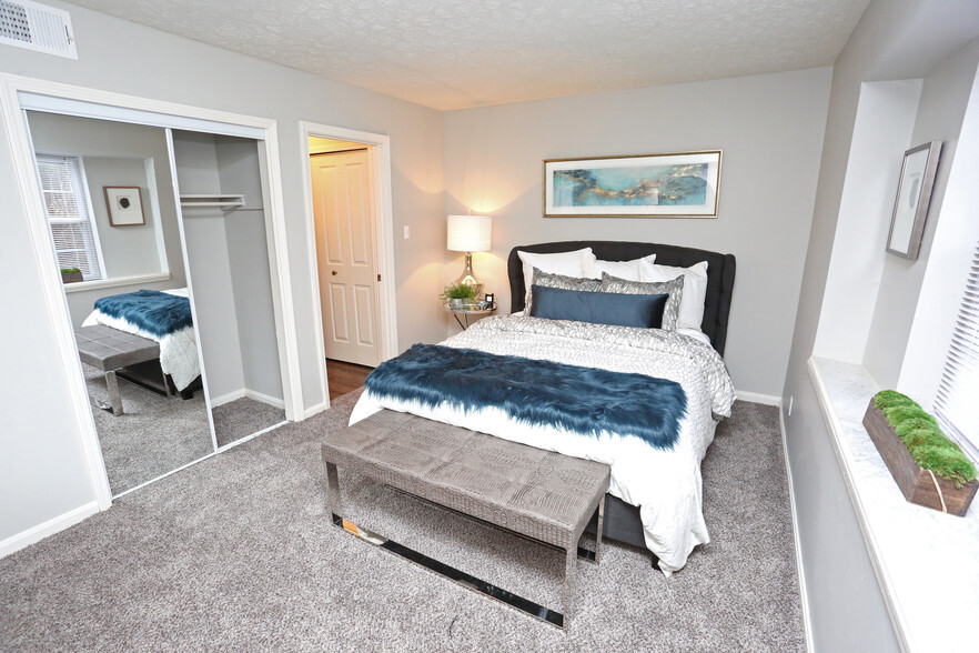 1BR, 1BA - 800 SF - Bedroom - Breckinridge Apartments