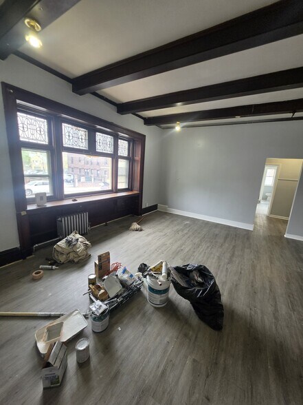 Building Photo - 325 Roseville Ave