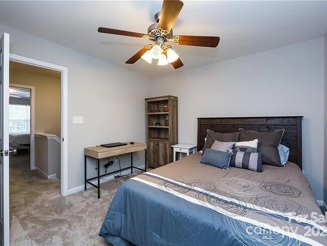 Building Photo - 1265 E Woodlawn Rd