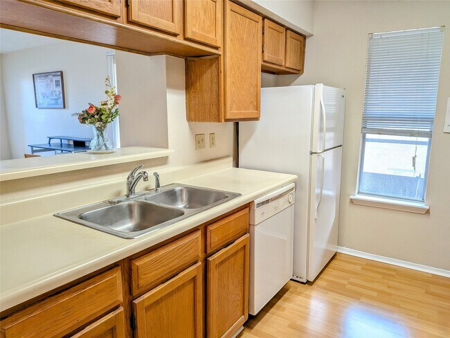 Building Photo - 10555 Turtlewood Ct