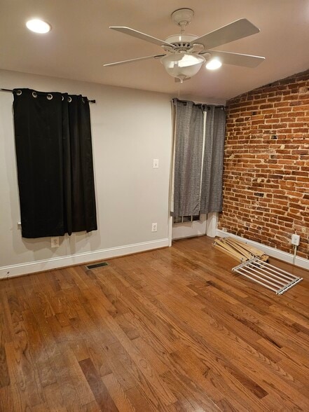 Building Photo - 908 S Hanover St