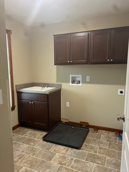 Building Photo - 90 Hanshew Ln