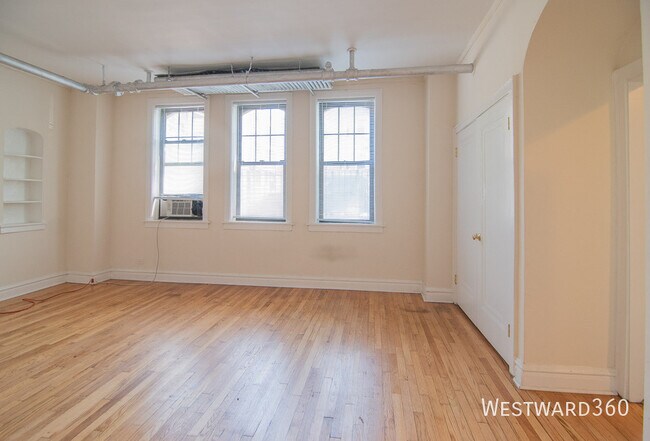Building Photo - 1620 W Farwell Ave