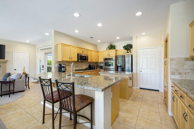 Building Photo - 60661 Juniper Ln