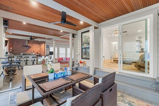 Building Photo - 1703 Meadowbrook Dr