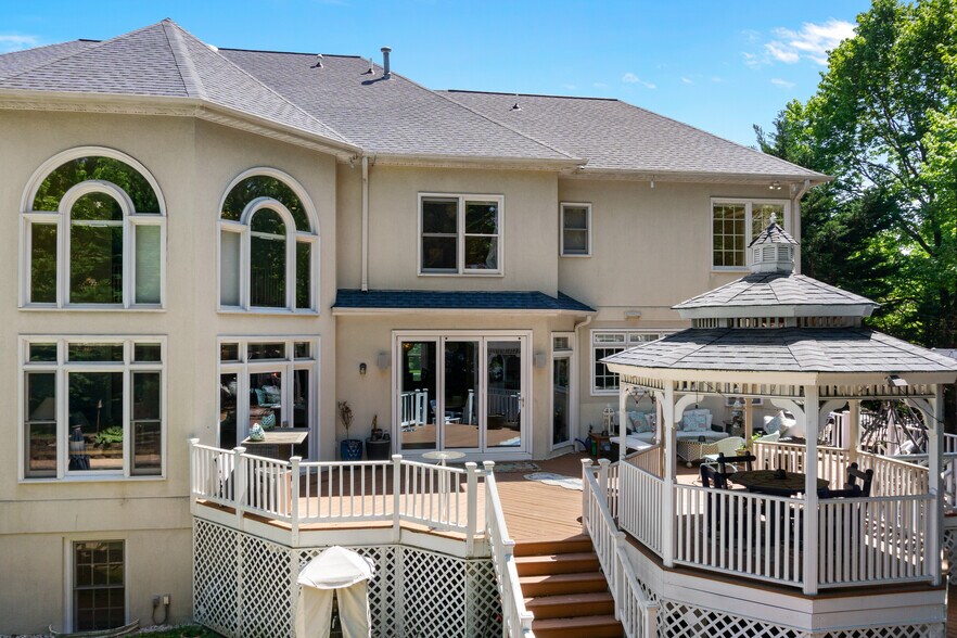 Building Photo - 1445 Mayhurst Blvd