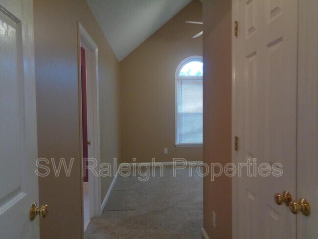 Building Photo - 1400 Squire Ridge Dr
