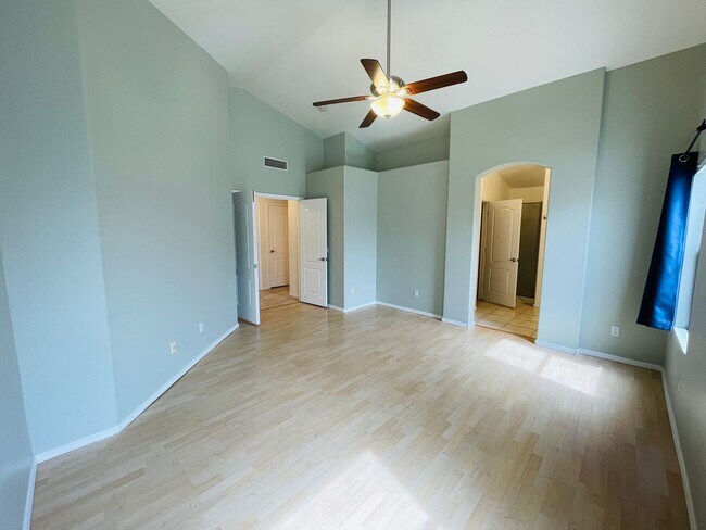 Building Photo - Prime Tempe Location!