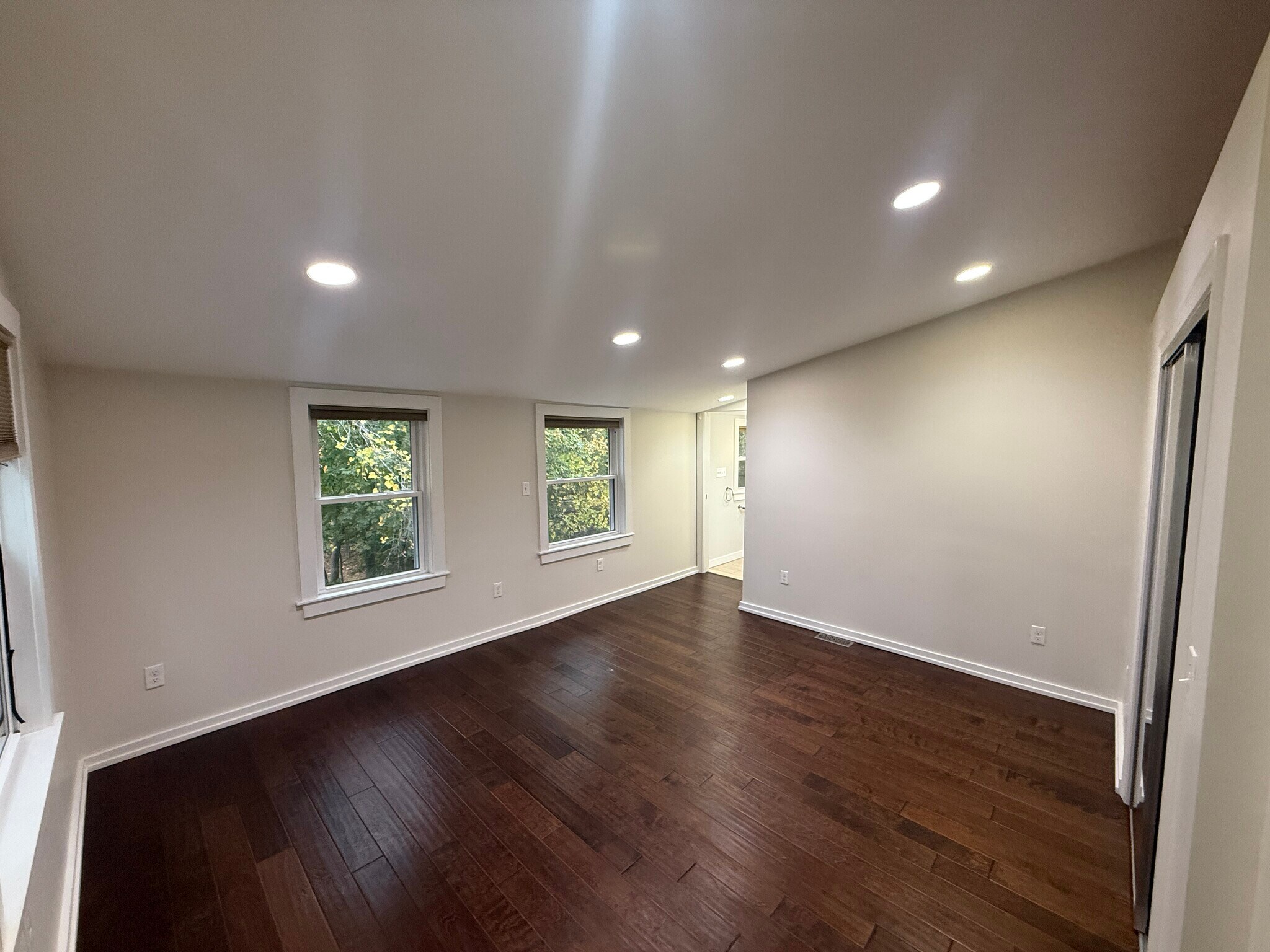 Building Photo - 7 Maverick St