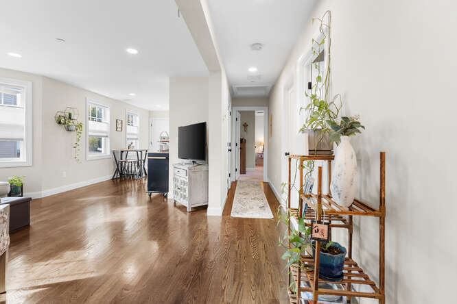 Building Photo - 22 Victor St