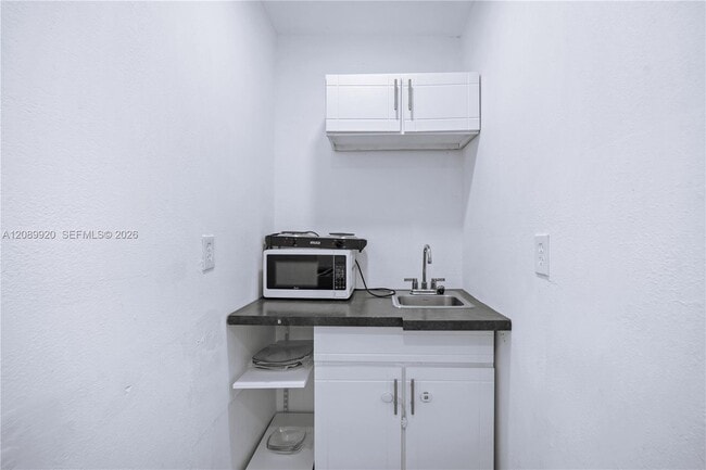 Building Photo - 3750 SW 46th Ave